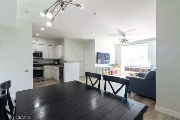 Anaheim, CA 92805,1801 E Katella Avenue #4021