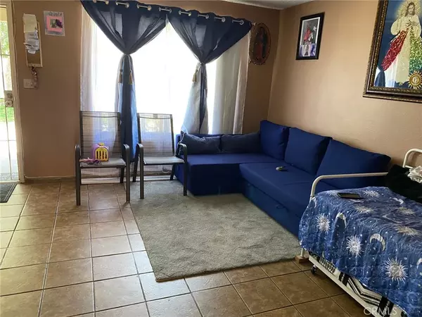 Santa Ana, CA 92701,521 S Lyon Street #27