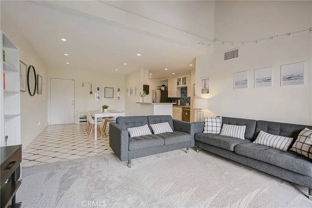 Granada Hills, CA 91344,10636 Woodley Avenue #64
