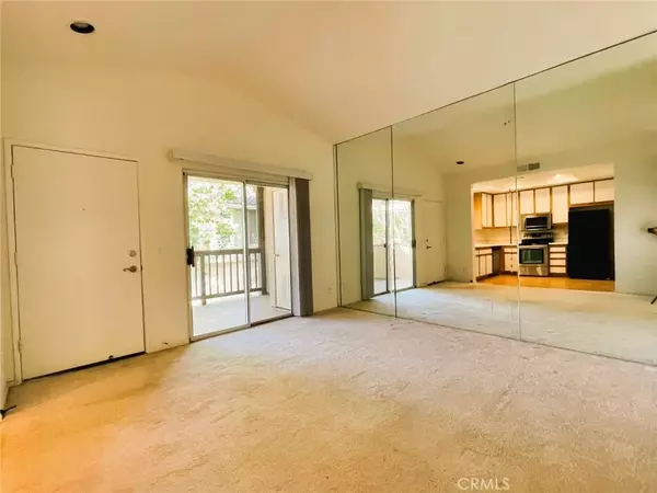 Tustin, CA 92782,214 Gallery Way