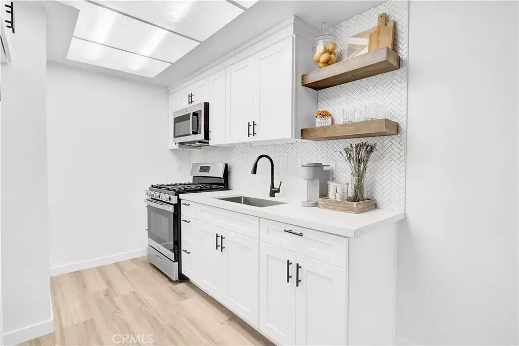 Santa Ana, CA 92704,1400 W Warner Avenue #5