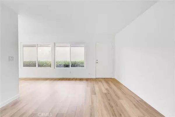 Santa Ana, CA 92704,1400 W Warner Avenue #5