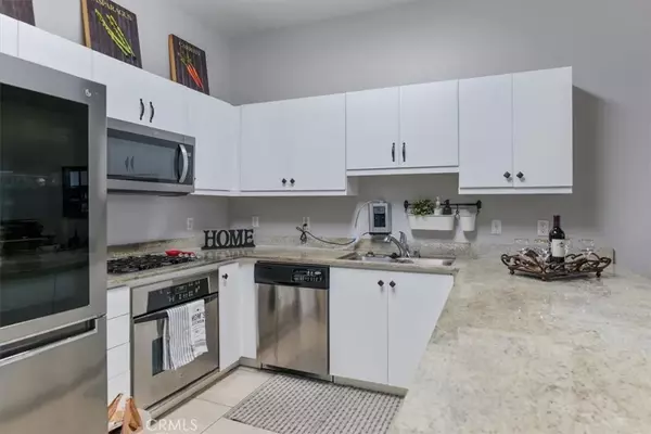 Anaheim, CA 92805,435 W Center Street Promenade #218