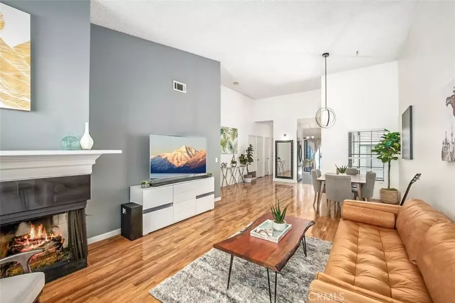 2542 W Macarthur Boulevard #L, Santa Ana, CA 92704