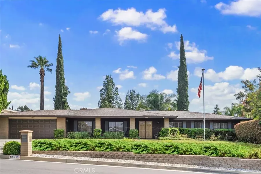 669 Center Crest Drive, Redlands, CA 92373