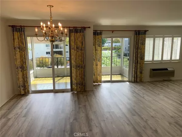 Laguna Woods, CA 92637,2395 Via Mariposa W #2D