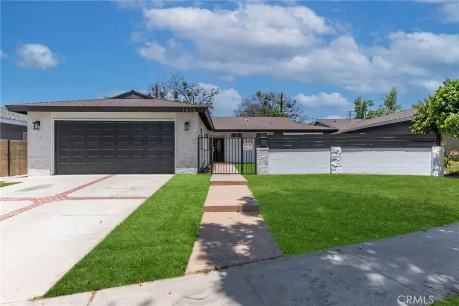 1425 E Avalon Avenue, Santa Ana, CA 92705