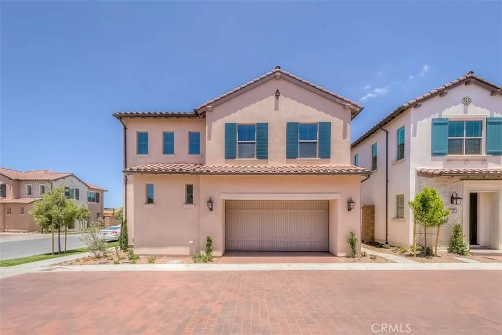 Irvine, CA 92618,195 Plum Lily