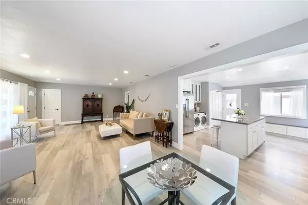 Santa Ana, CA 92703,915 Westwood Avenue North