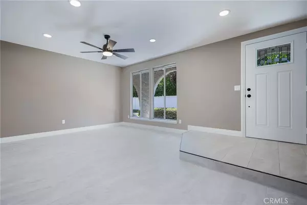 Newhall, CA 91321,24203 La Glorita Circle