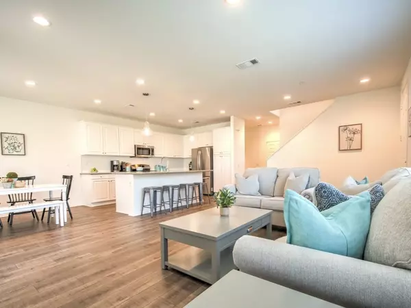 1917 Ray Abril Jr Lane, Colton, CA 92324