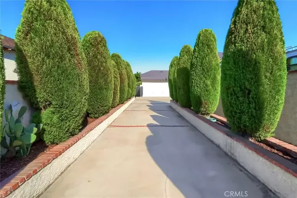 Lomita, CA 90717,25102 Oak Street