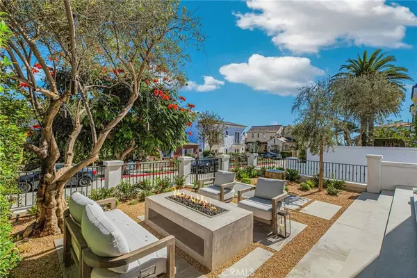 Corona Del Mar, CA 92625,219 Poppy Avenue