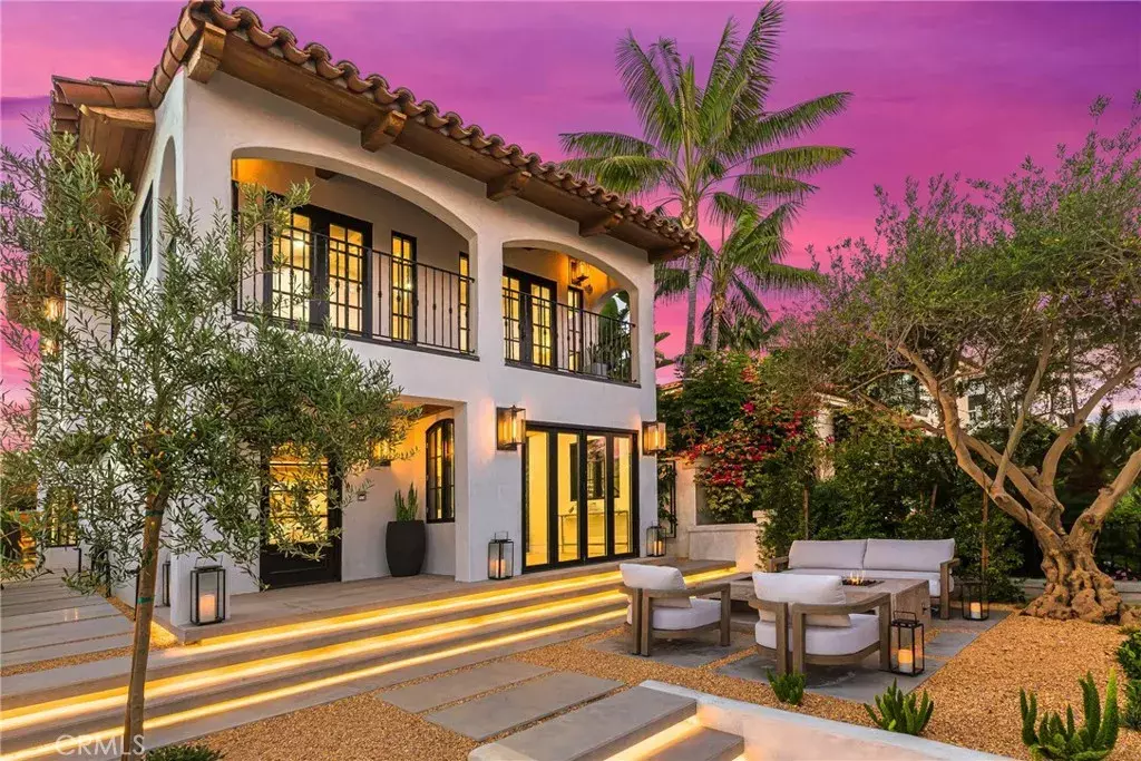 Corona Del Mar, CA 92625,219 Poppy Avenue