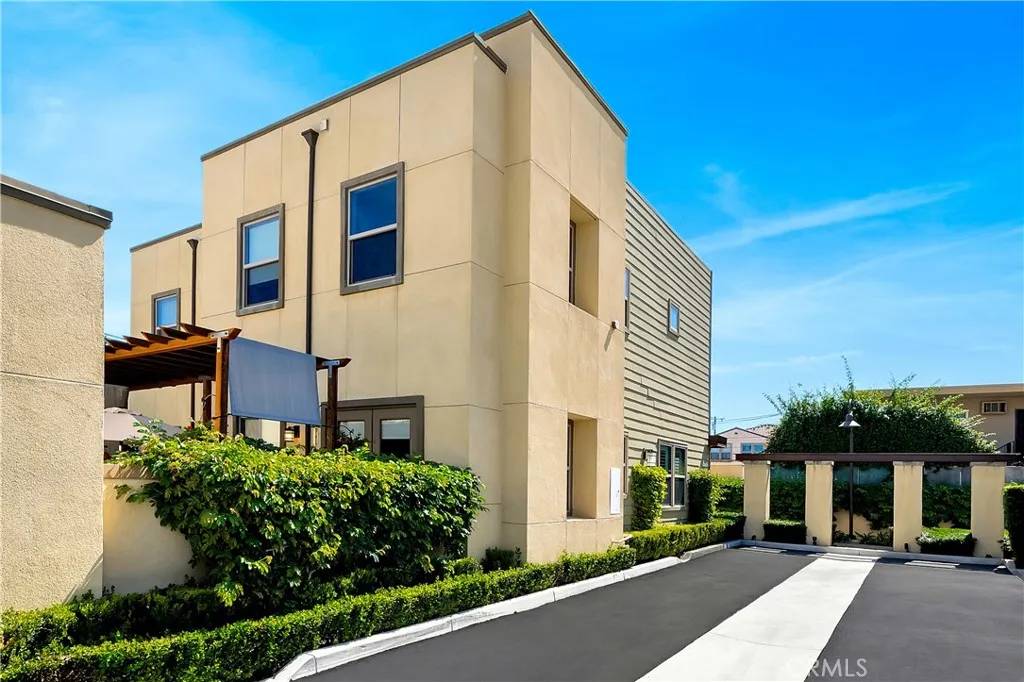 Santa Ana, CA 92701,627 N Garfield Street