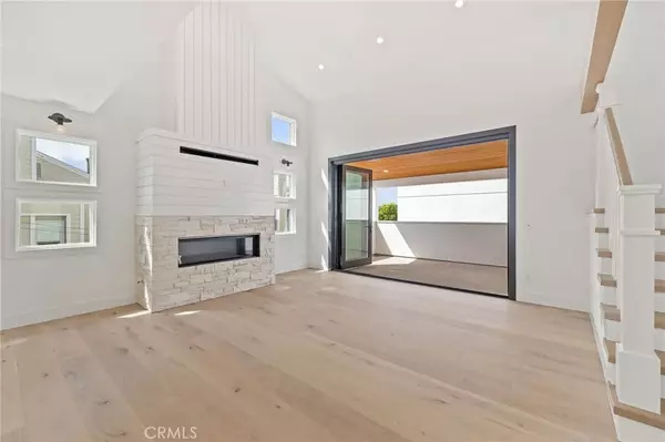 Corona Del Mar, CA 92625,616 Poinsettia