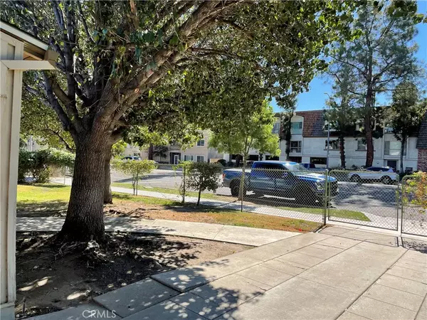 Granada Hills, CA 91344,17345 Chatsworth Street