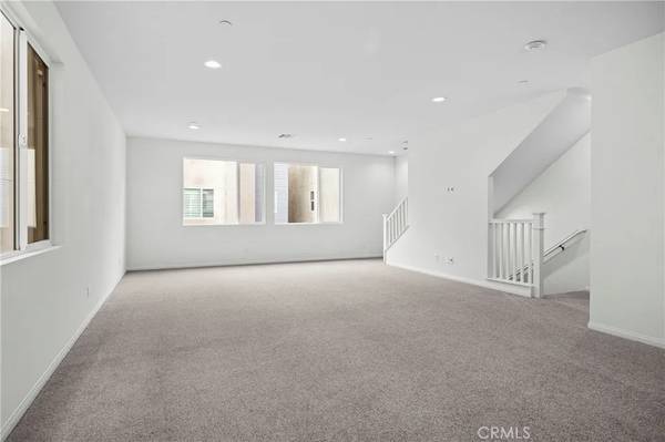 Santa Ana, CA 92701,945 E 3rd Street