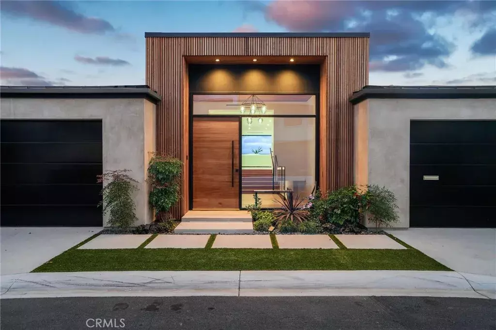 Corona Del Mar, CA 92625,452 Mendoza Terrace