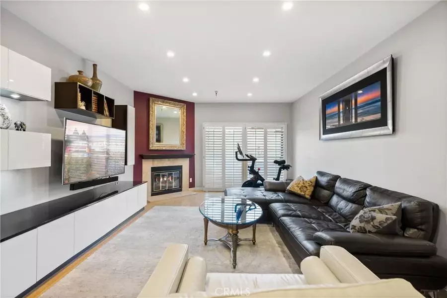 14630 Dickens Street #207, Sherman Oaks, CA 91403