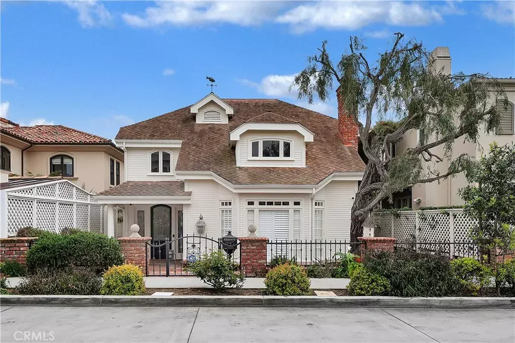 Corona Del Mar, CA 92625,250 Poppy Avenue