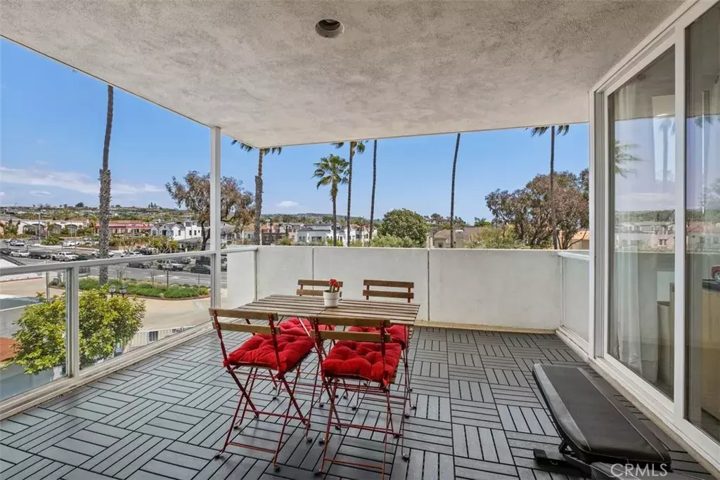 Corona Del Mar, CA 92625,775 Avocado Avenue #305