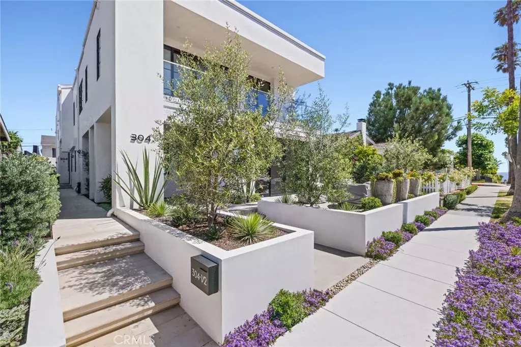 Corona Del Mar, CA 92625,304 1/2 Goldenrod Avenue