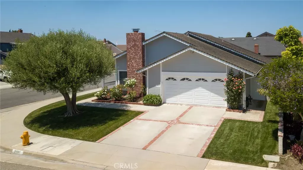 21061 Kausch Circle, Huntington Beach, CA 92646