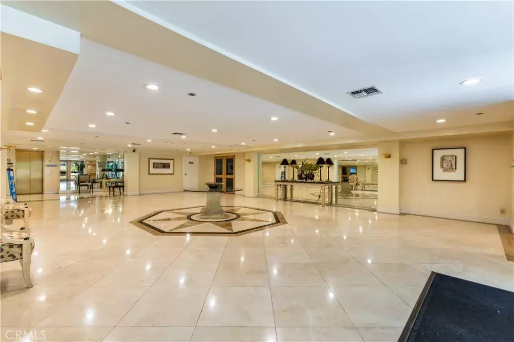 Beverly Hills, CA 90210,441 N Oakhurst Drive #701