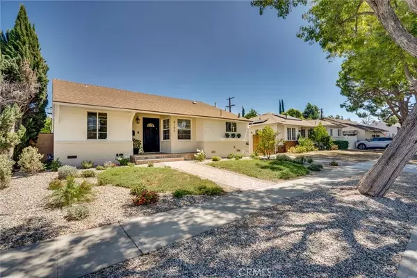 Lake Balboa, CA 91406,8156 Lesner Avenue