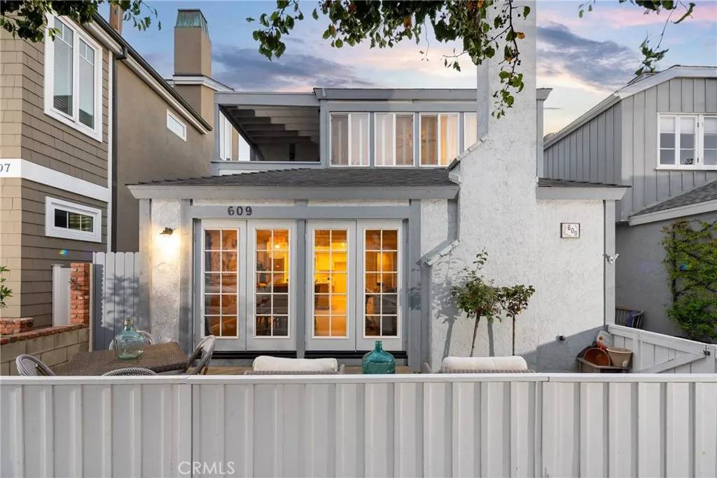 Newport Beach, CA 92661,609 W Bay Avenue