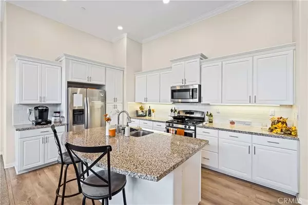 Irvine, CA 92620,180 Rose Arch