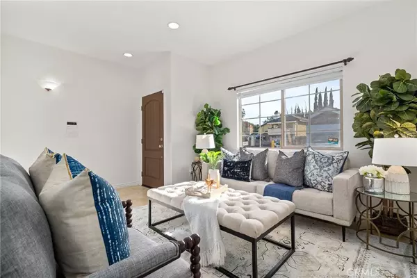 Panorama City, CA 91402,8432 Snowden Avenue