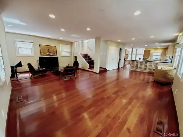 Santa Monica, CA 90401,9 Vicente Terrace