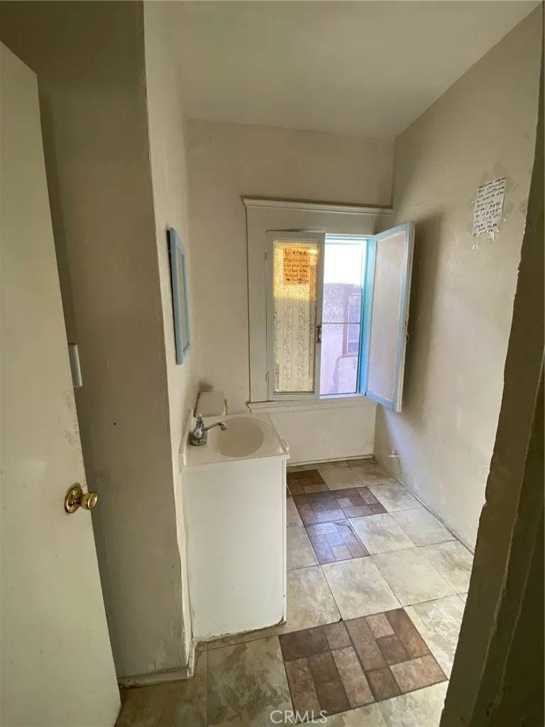 Los Angeles, CA 90006,1037 S Bonnie Brae Street