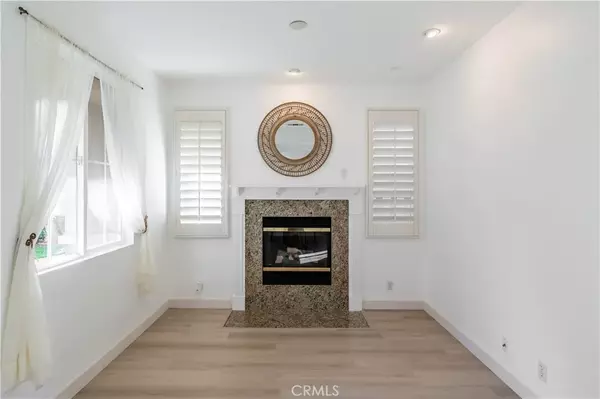 Irvine, CA 92606,154 Saint James #53