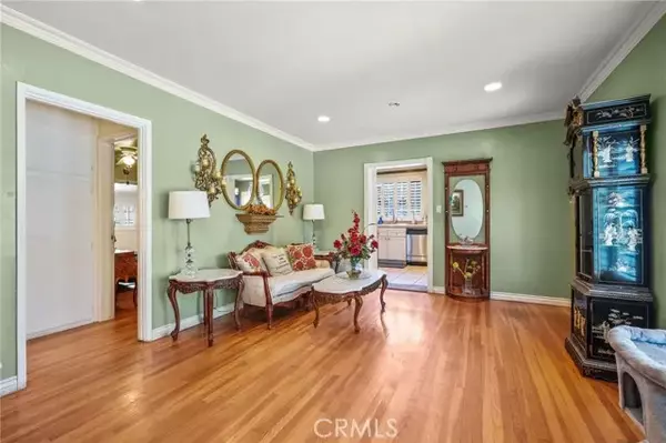 Van Nuys, CA 91406,6909 Encino Avenue