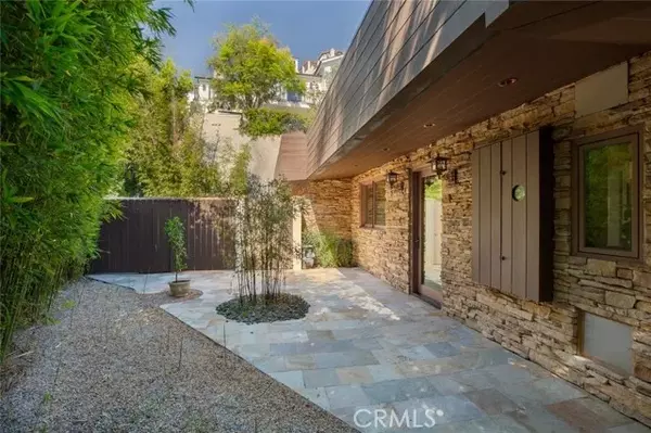 Los Angeles, CA 90069,1450 Forest Knoll Drive