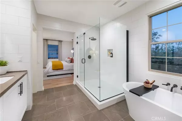 Irvine, CA 92618,111 Escala