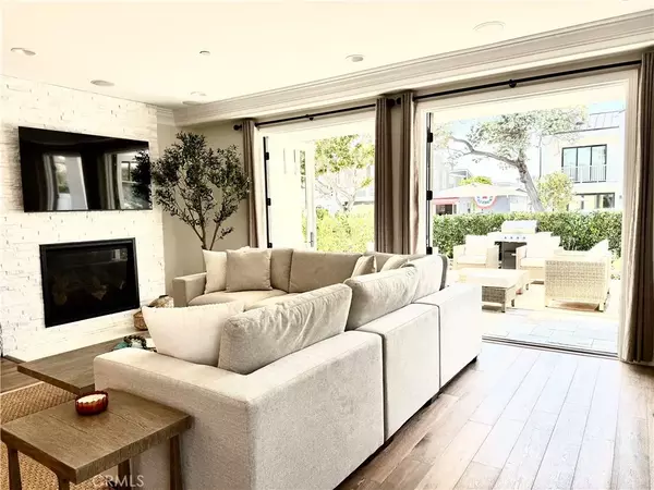 Corona Del Mar, CA 92625,512 Jasmine Avenue