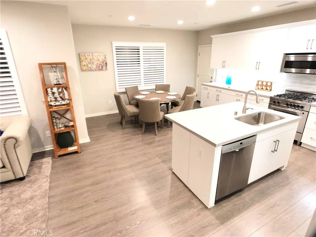 Irvine, CA 92618,112 Excursion
