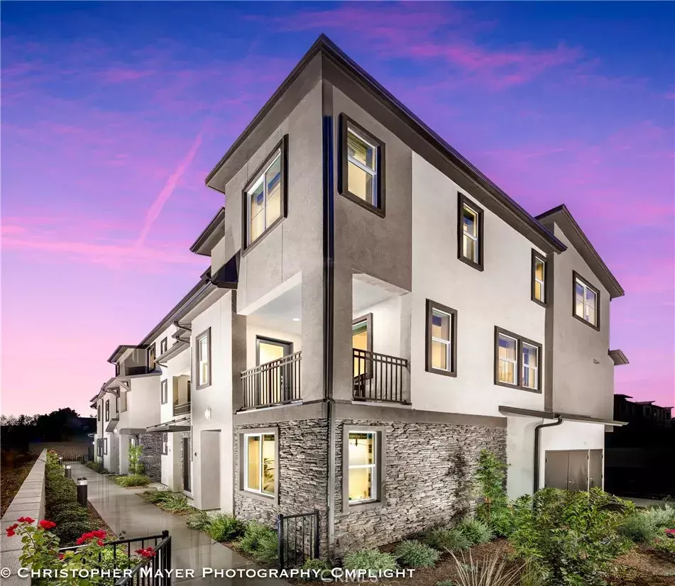 Santa Fe Springs, CA 90670,11737 Florence Avenue #33