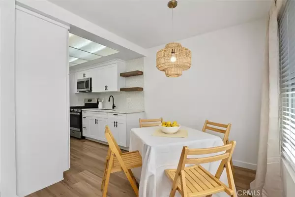 Santa Ana, CA 92704,1400 W Warner Avenue #5