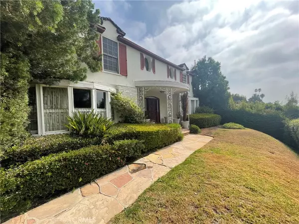 1364 Londonderry Place, Los Angeles, CA 90069