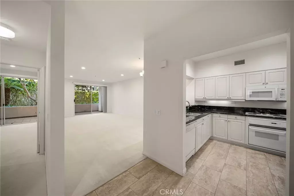 Dana Point, CA 92629,25422 Sea Bluffs Drive #103