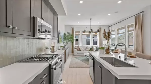 Montebello, CA 90640,915 Poppy Court