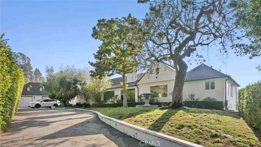 Los Angeles, CA 90210,2828 Benedict Canyon Drive