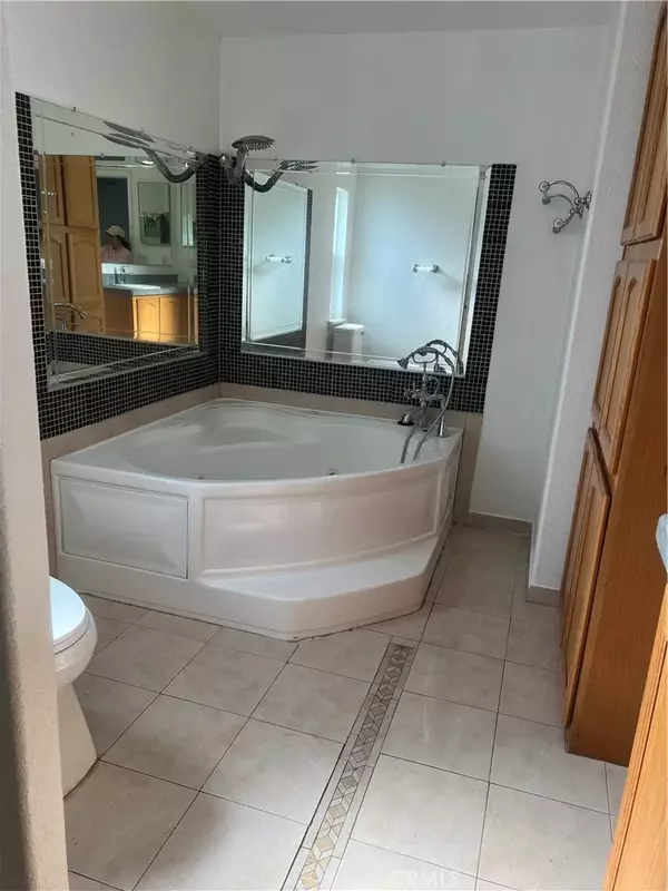 Santa Ana, CA 92703,4080 W 1ST #221