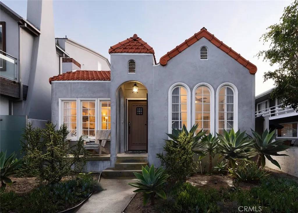 1113 W Balboa Boulevard, Newport Beach, CA 92661