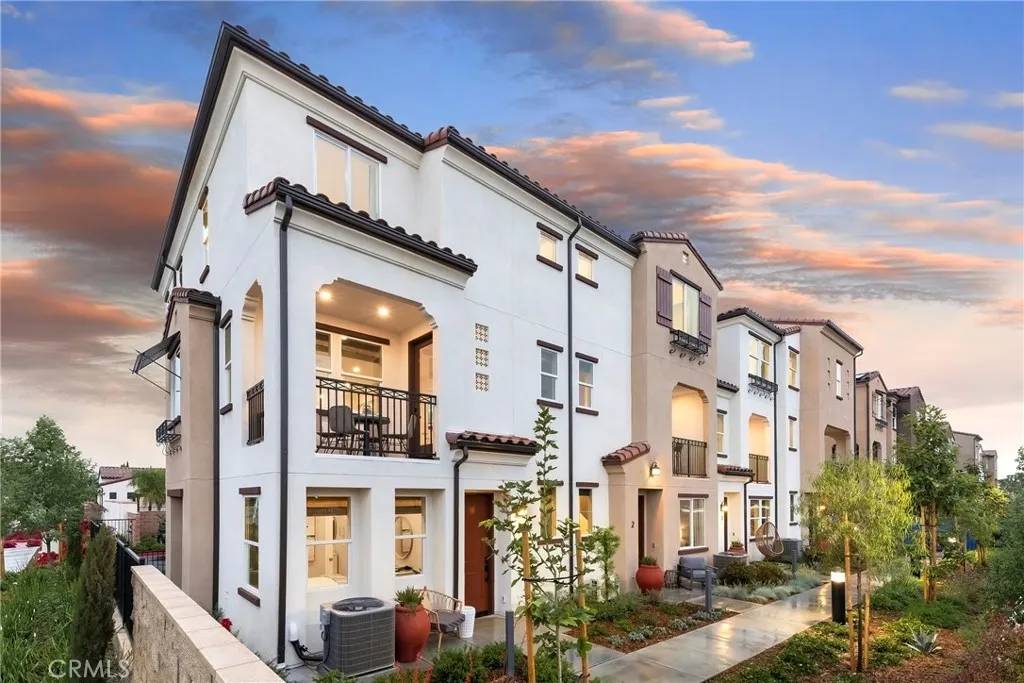 2209 W. Orange #15, Anaheim, CA 92804